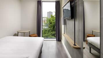 Basic Double Room, 1 Double Bed | Desk, blackout drapes, free WiFi, bed sheets