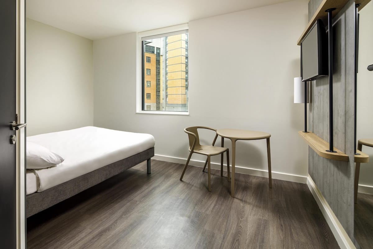 Basic Room, 1 Double Bed | Desk, blackout curtains, free WiFi, bed sheets