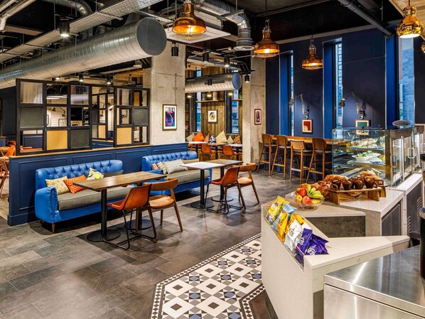 Déjeuner et dîner servis sur place