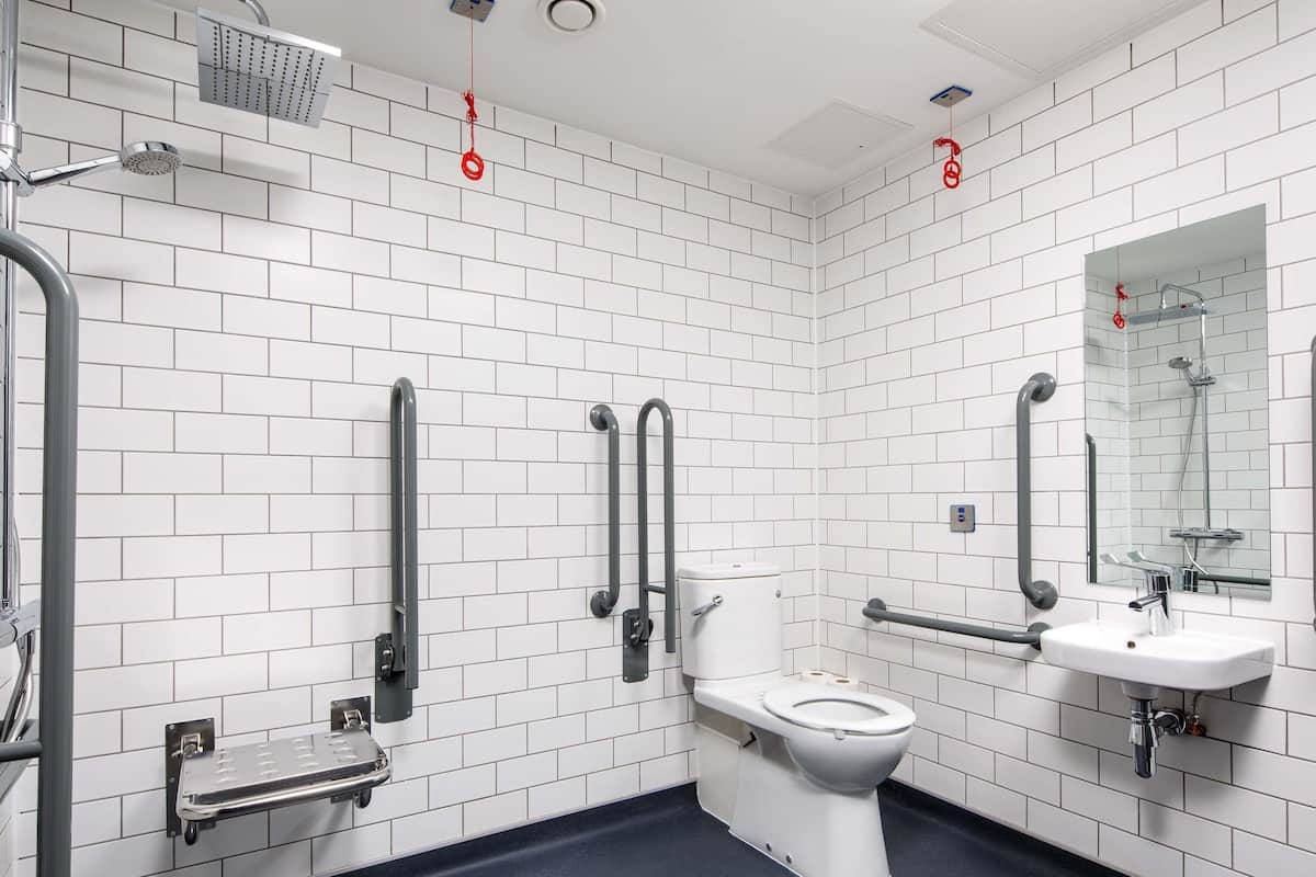 Basic Room, 1 Double Bed | Desk, blackout drapes, free WiFi, bed sheets