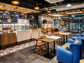 Déjeuner et dîner servis sur place