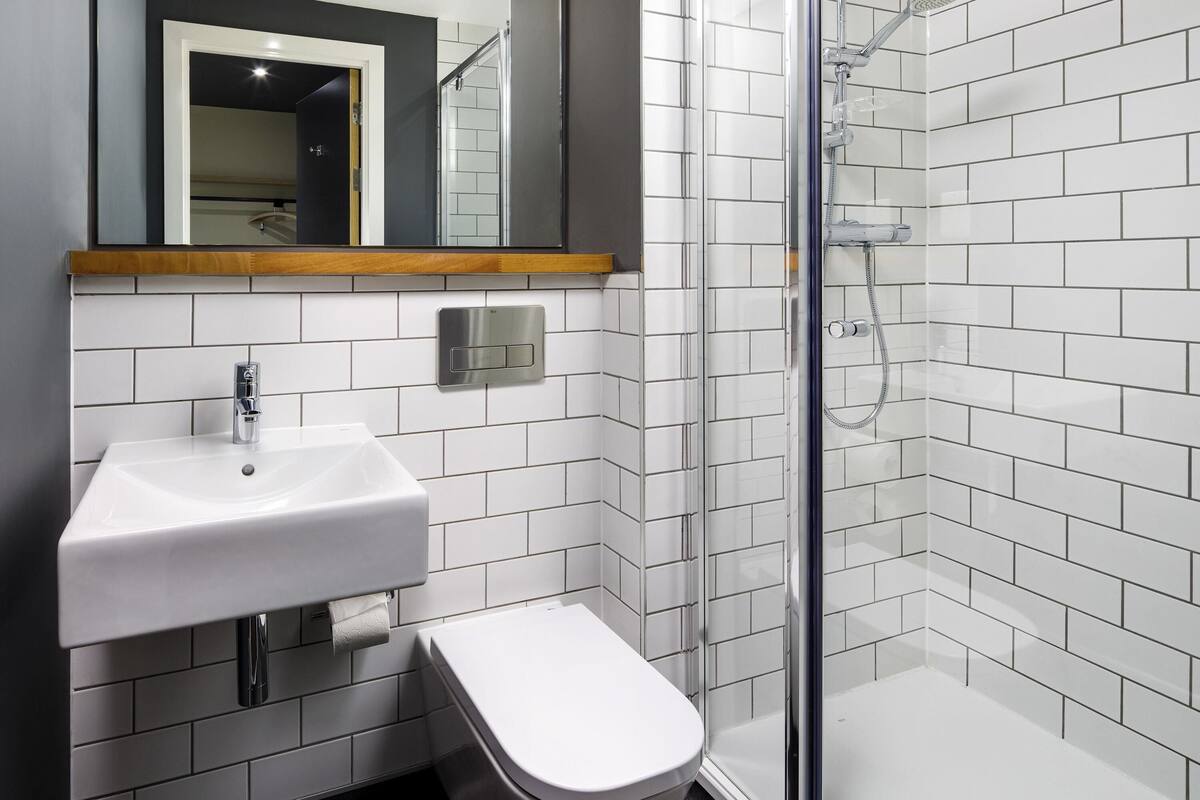 desk, blackout curtains, free wifi, bed sheets