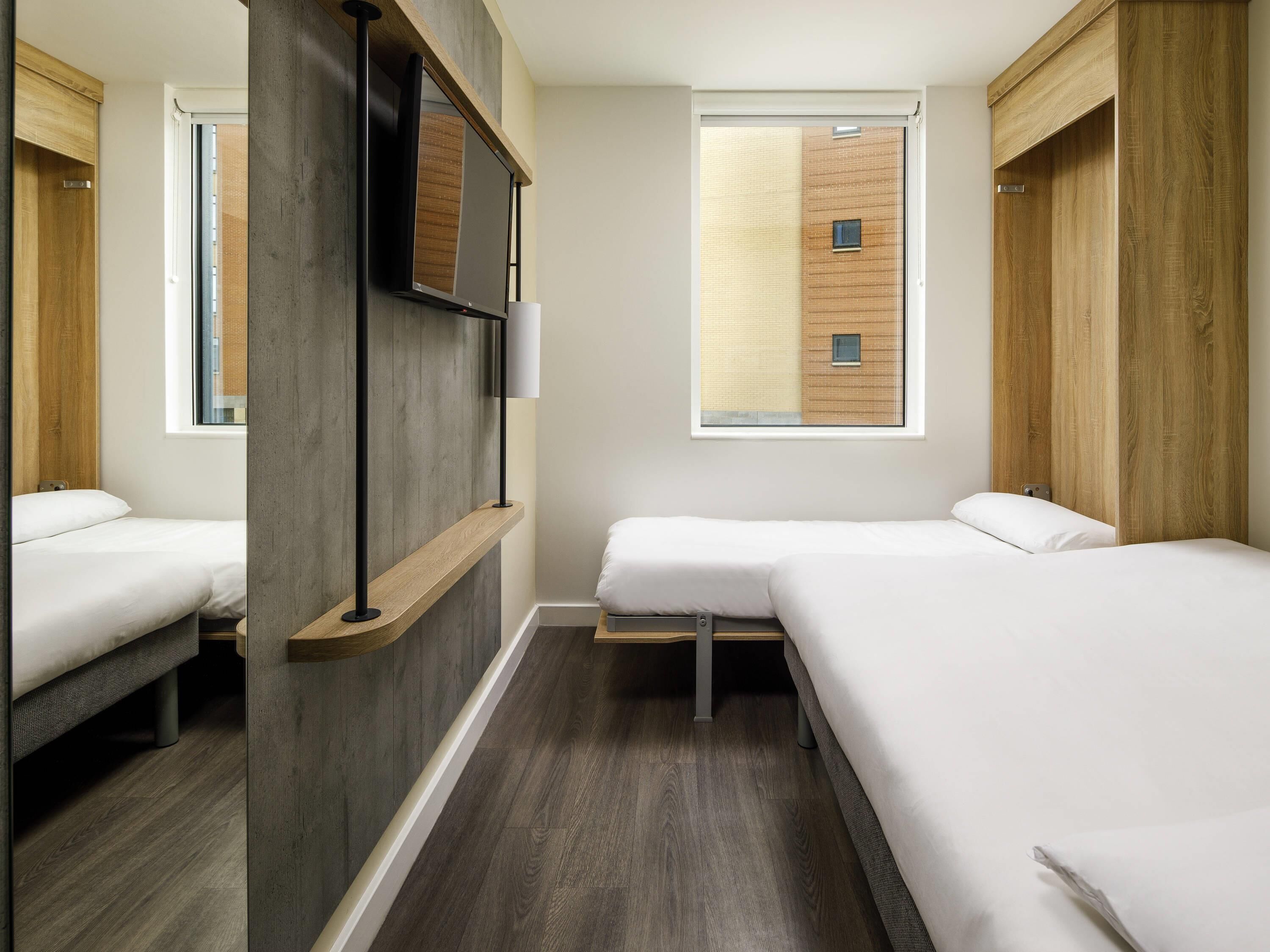 triple room | desk, blackout curtains, free wifi, bed sheets