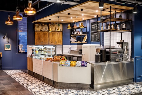 Daily to-go breakfast (GBP 11.30 per person)