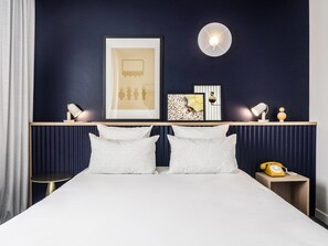 Standaard kamer, 1 tweepersoonsbed | Luxe beddengoed, een minibar, een kluis op de kamer, een bureau