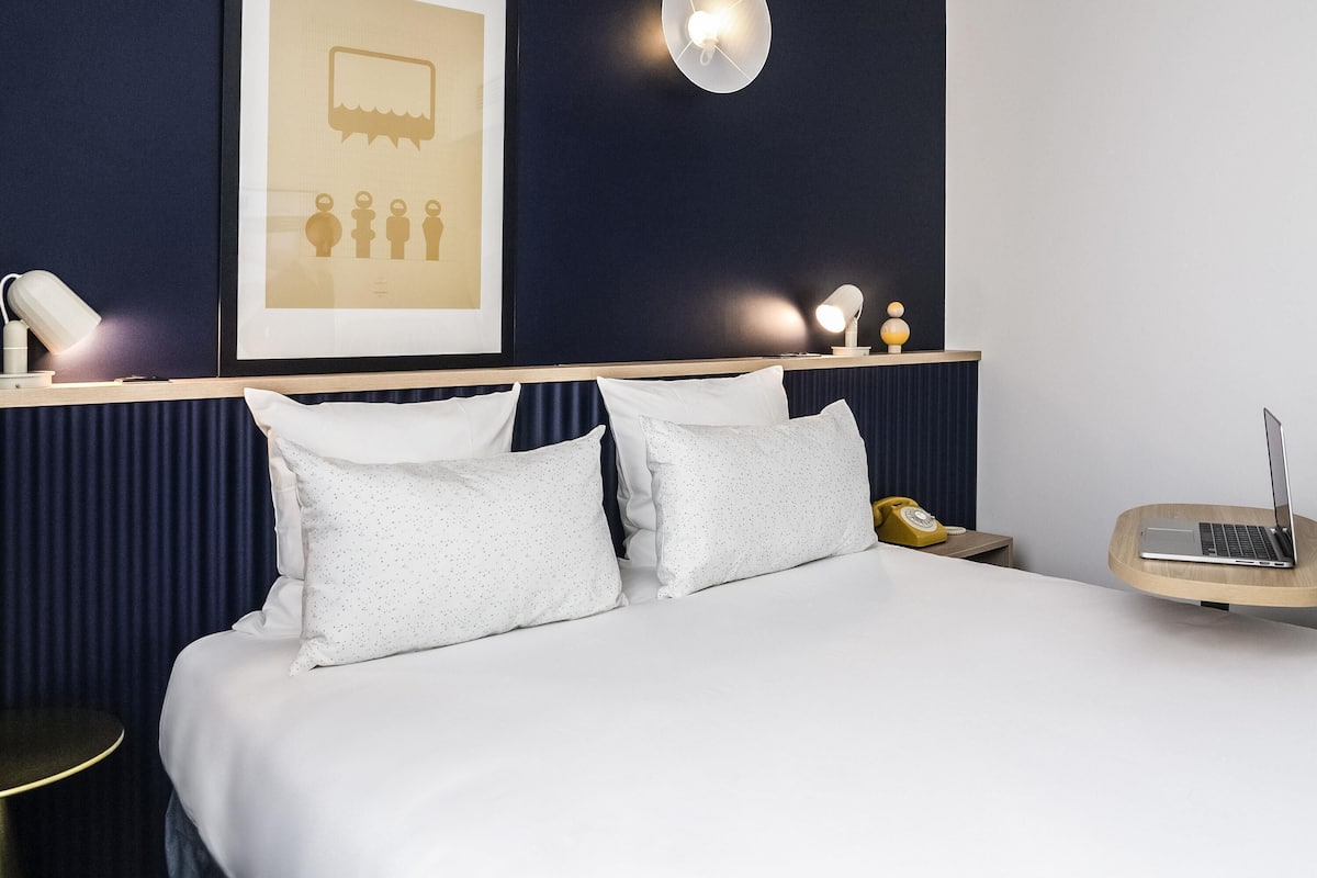 Standard Room, 1 Double Bed | Premium bedding, minibar, in-room safe, desk