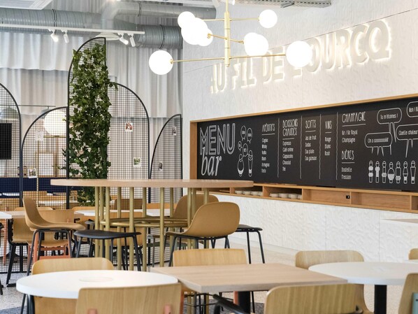 Café da manhã com buffet grátis todos os dias