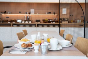 Tägliches inbegriffenes Frühstücksbuffet