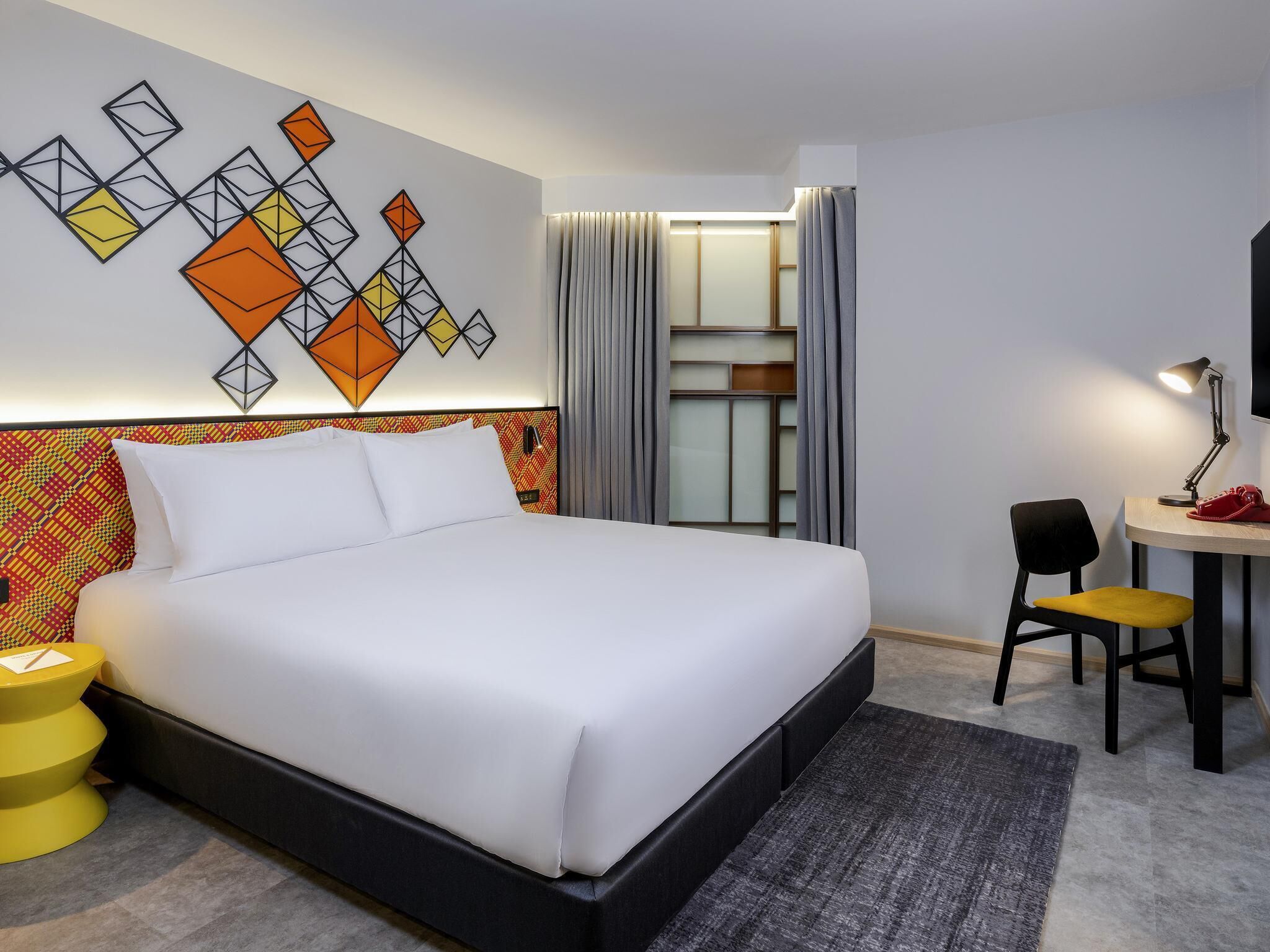 Premium Room, 1 King Bed | In-room safe, desk, laptop workspace, blackout drapes