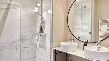 Apartment, 1 Bedroom | Bathroom | Shower, rainfall showerhead, hair dryer, towels