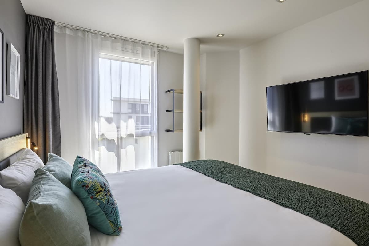 Appartement, 1 slaapkamer | 1 slaapkamer, luxe beddengoed, pillowtop-bedden, een bureau