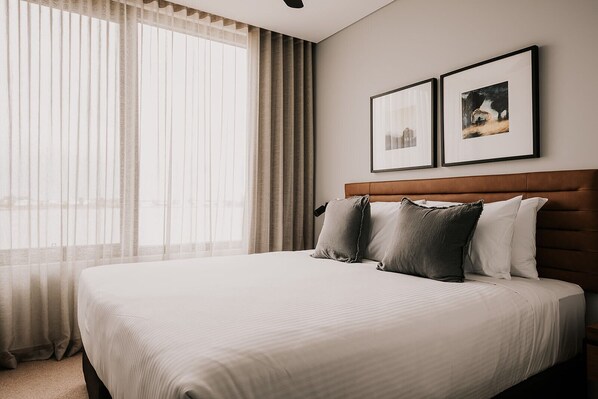 Minibar, in-room safe, desk, soundproofing - The Sebel Yarrawonga Silverwoods (Yarrawonga)