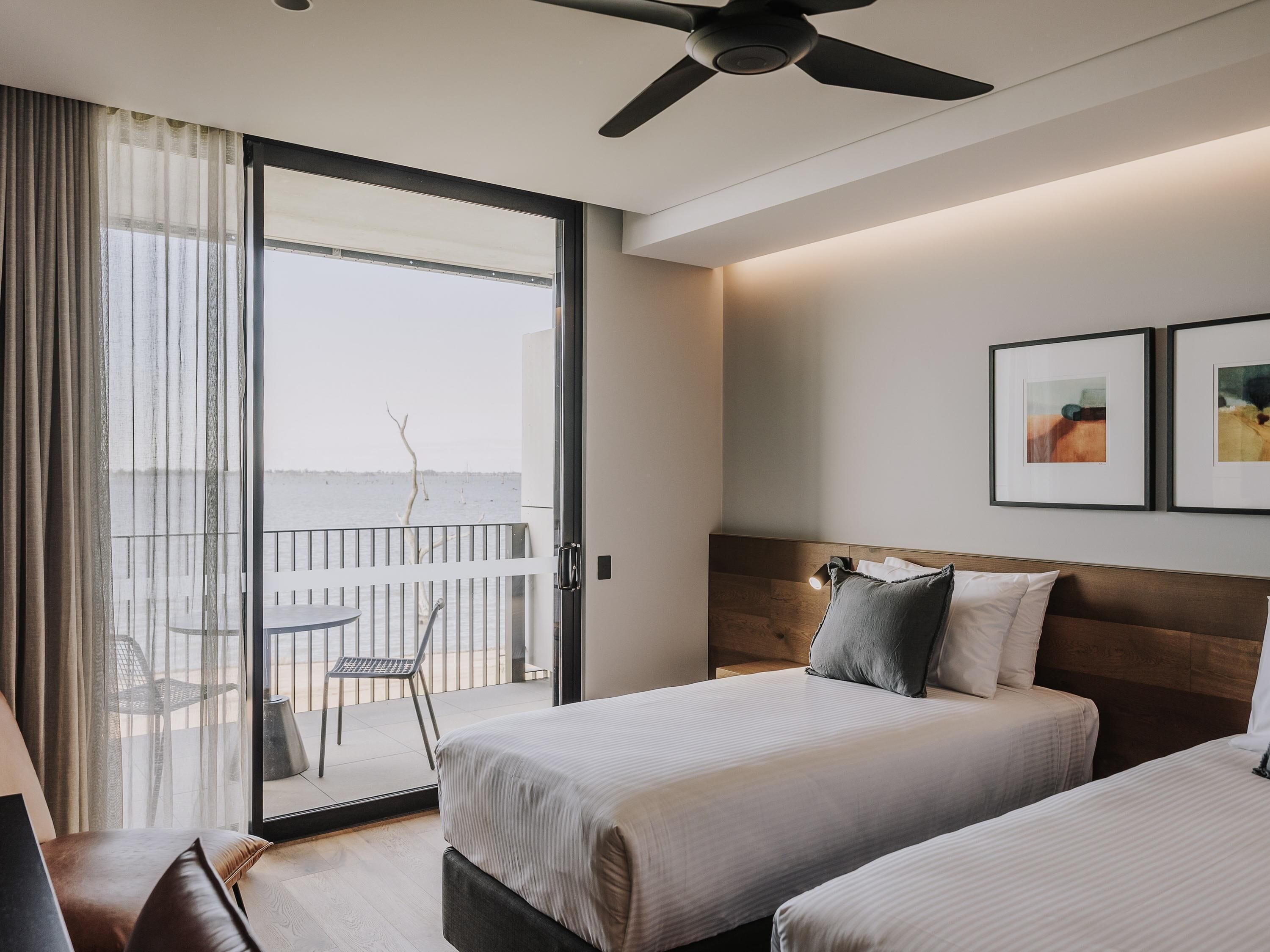 Estudio, 1 cama doble, vistas al lago (Lake Front) | Minibar, caja fuerte, escritorio y sistema de insonorización