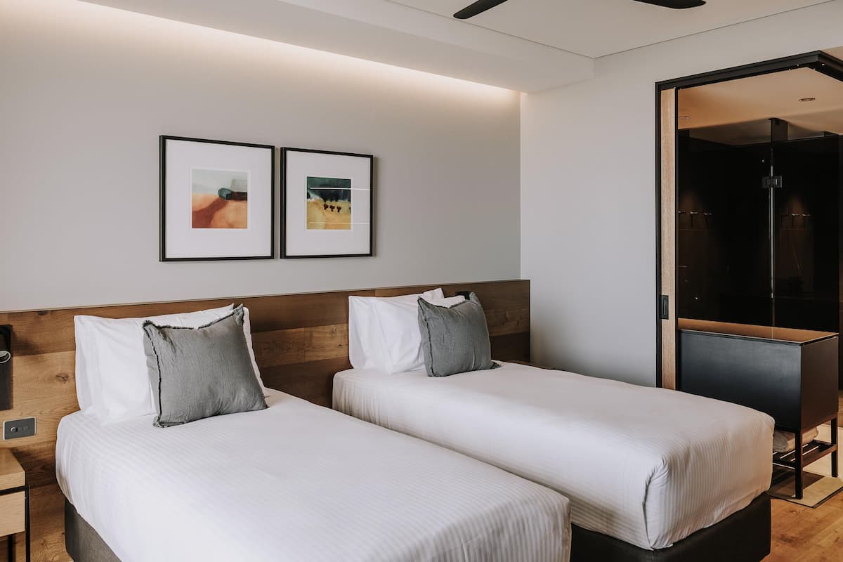 Studio, 1 Double Bed, Garden View | 1 bedroom, minibar, in-room safe, desk