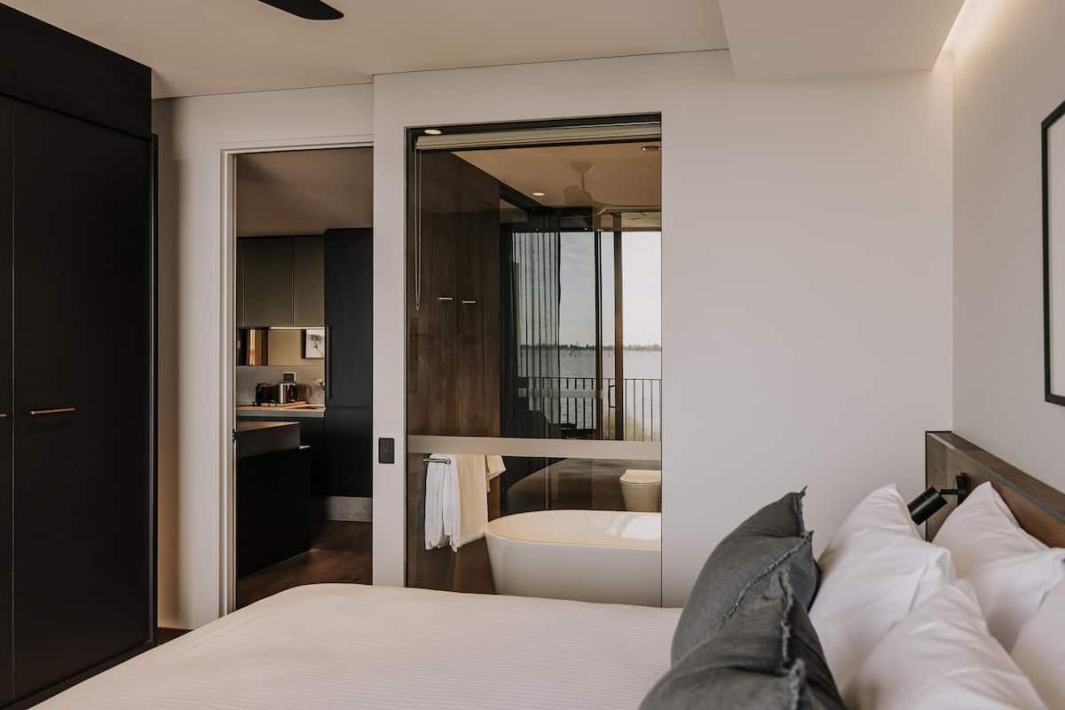 Apartment, 1 Bedroom, Lake View (Lake Front) | Minibar, in-room safe, desk, soundproofing