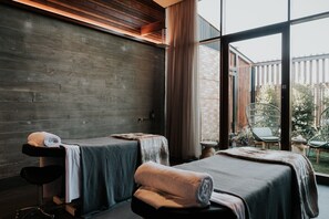 Couples treatment room(s), body treatments, hot stone massages