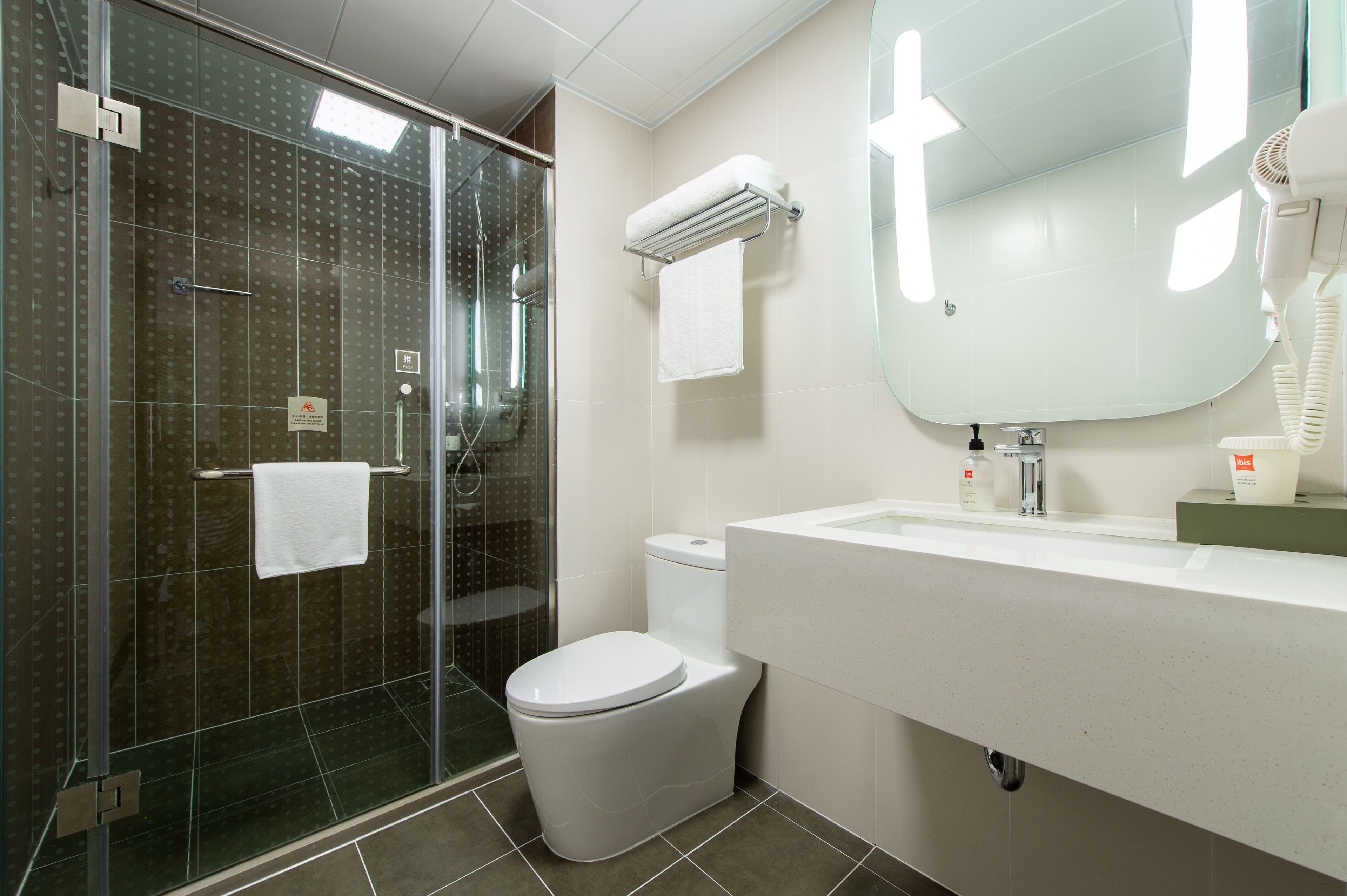 double room, 1 double bed | bathroom | free toiletries, hair dryer, towels