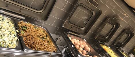 Daily buffet breakfast (CNY 40 per person)