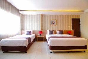 Room - Collection O Sweet Karina (Bandung)