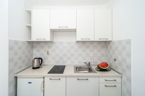 公寓 (Economy One Bedroom Apartment) | 私人厨房 | 冰箱、炉灶、电热水壶、厨具/餐具