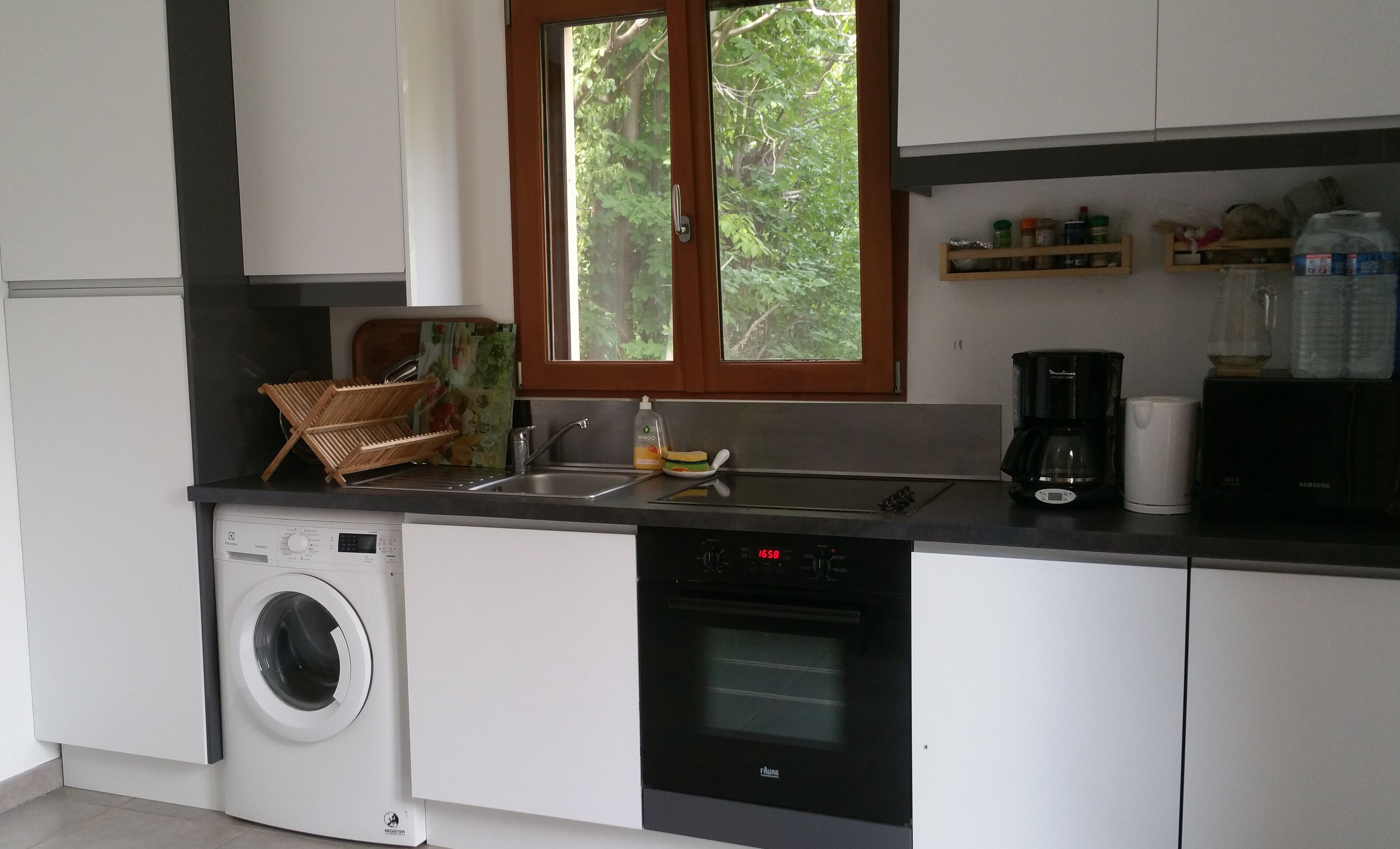 Refrigerador, microondas, horno y parrilla de estufa 