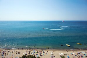 A beach with people, boats, and a clear sky. - Paradise Beach (Nessebar)