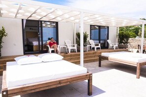 Terrace/patio - Barbara Piran Beach Hotel and Spa (Piran)
