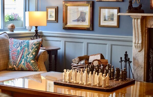 Interior - The White Hart Hotel by Wetherspoon (Okehampton)