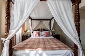 Room - The White Hart Hotel by Wetherspoon (Okehampton)