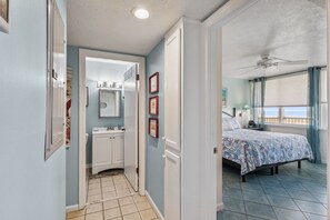 2 bedrooms, WiFi, bed sheets - Coral Sands 101 - Hosted by Moore AI Rentals (Fernandina Beach)