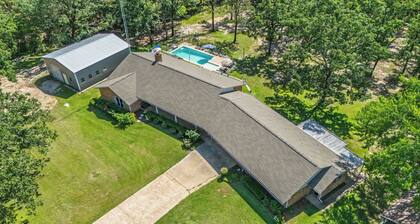 Lake Fork Waterfront Guest House W/ Pool and Dock