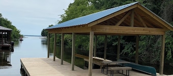 Lake Fork Waterfront Guest House New Dock and Swimming Pool