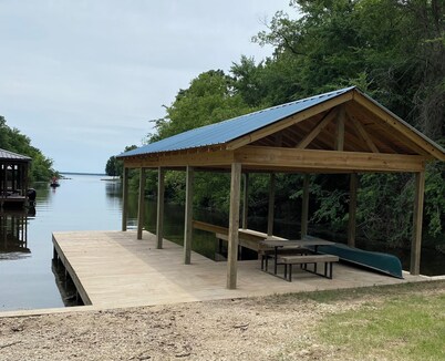 Lake Fork Waterfront Guest House New Dock and Swimming Pool