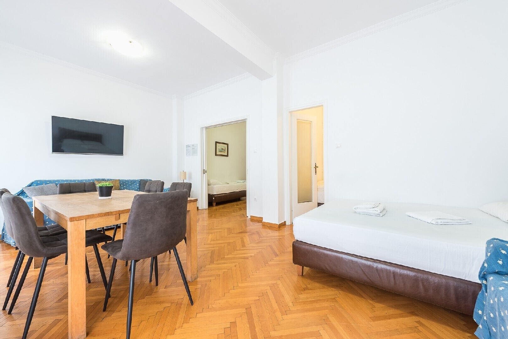 3 bedrooms, iron/ironing board, WiFi, bed sheets