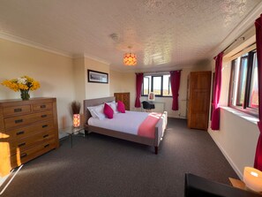 4 bedrooms, iron/ironing board, free WiFi, bed sheets