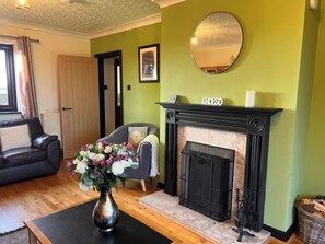Fireplace - Ty'n Rardd Mountain Views Secure Garden Parking (Beaumaris)