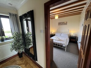 House | 4 bilik tidur, seterika/papan seterika, Wi-fi percuma, cadar katil