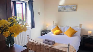 4 bedrooms, iron/ironing board, free WiFi, bed sheets