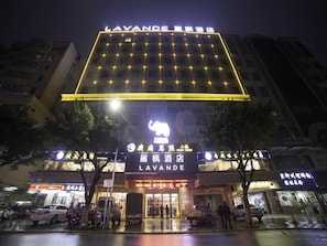 A hotel with a prominent sign reading 'LAVANDE HOTEL' and a large illuminated elephant symbol. - Lavande Hotels Guangzhou North Railway Station (Guangzhou)