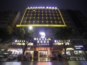 View from property - Lavande Hotels Guangzhou North Railway Station (Guangzhou)