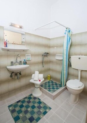 Bathroom - Nikos Studios (Zakynthos)