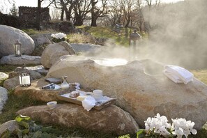 Outdoor spa tub