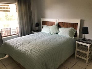 Basic-Haus, 4 Schlafzimmer | Schreibtisch, laptopgeeigneter Arbeitsplatz, Verdunkelungsvorhänge