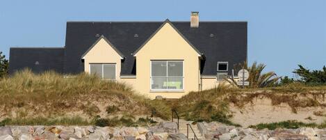 تفاصيل الفندق من الخارج