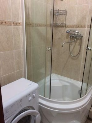 Apartment | Badezimmer | Handtücher, Seife, Toilettenpapier