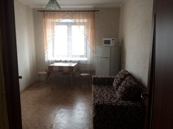 Apartment | Eigene Küche | Kühlschrank, Mikrowelle, Herdplatte, Wasserkocher mit Kaffee-/Teezubehör