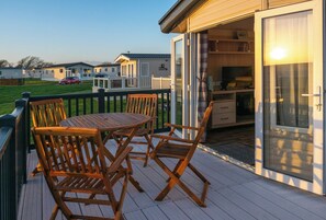 Outdoor dining - Modern 2 Bedroom Caravan with Sea Views on the 5* Hoburne Naish Holiday Park (Barton on Sea)