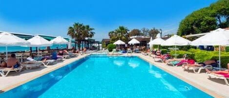 Piscine couverte, piscine extérieure