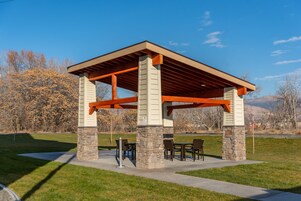 Área de parrillas y picnic