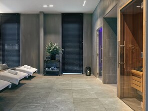 Sauna, steam room